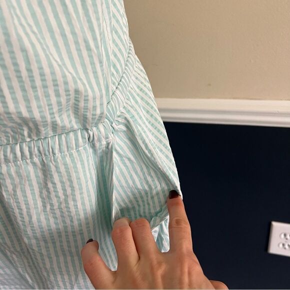Vineyard Vines Seersucker Striped Romper in Aqua Size Large Short Sleeve - Picture 5 of 11